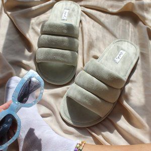 🆕️Spring has Sprung// Sage slippers
